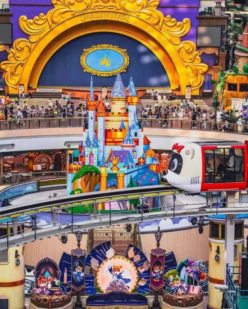 Seoul-Lotte World Seoul, a world-class theme park and a "city within a city" for the whole family