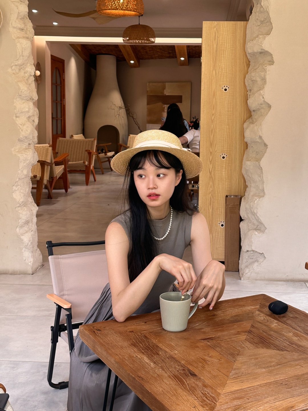 Changsha-Changsha Houhu Cafe, this pet friendly shop has a chubby dog!