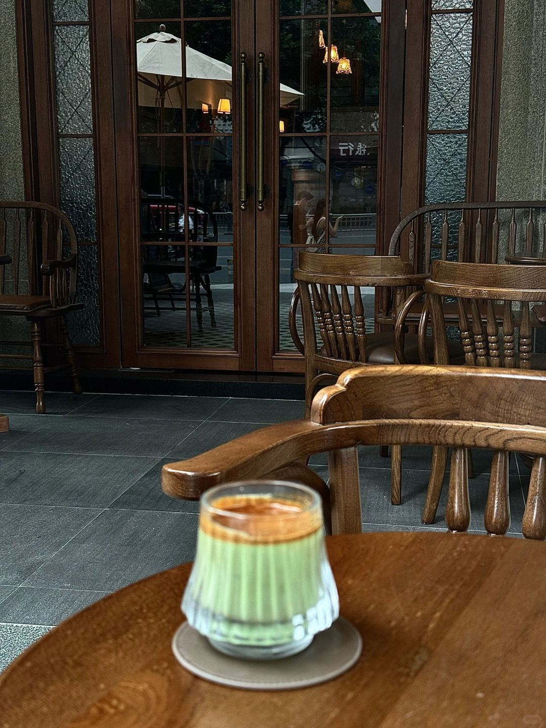 Chengdu/Chongqing-Chengdu FEFE CAFE&BAR is a shop that drinks coffee and drinks at night.