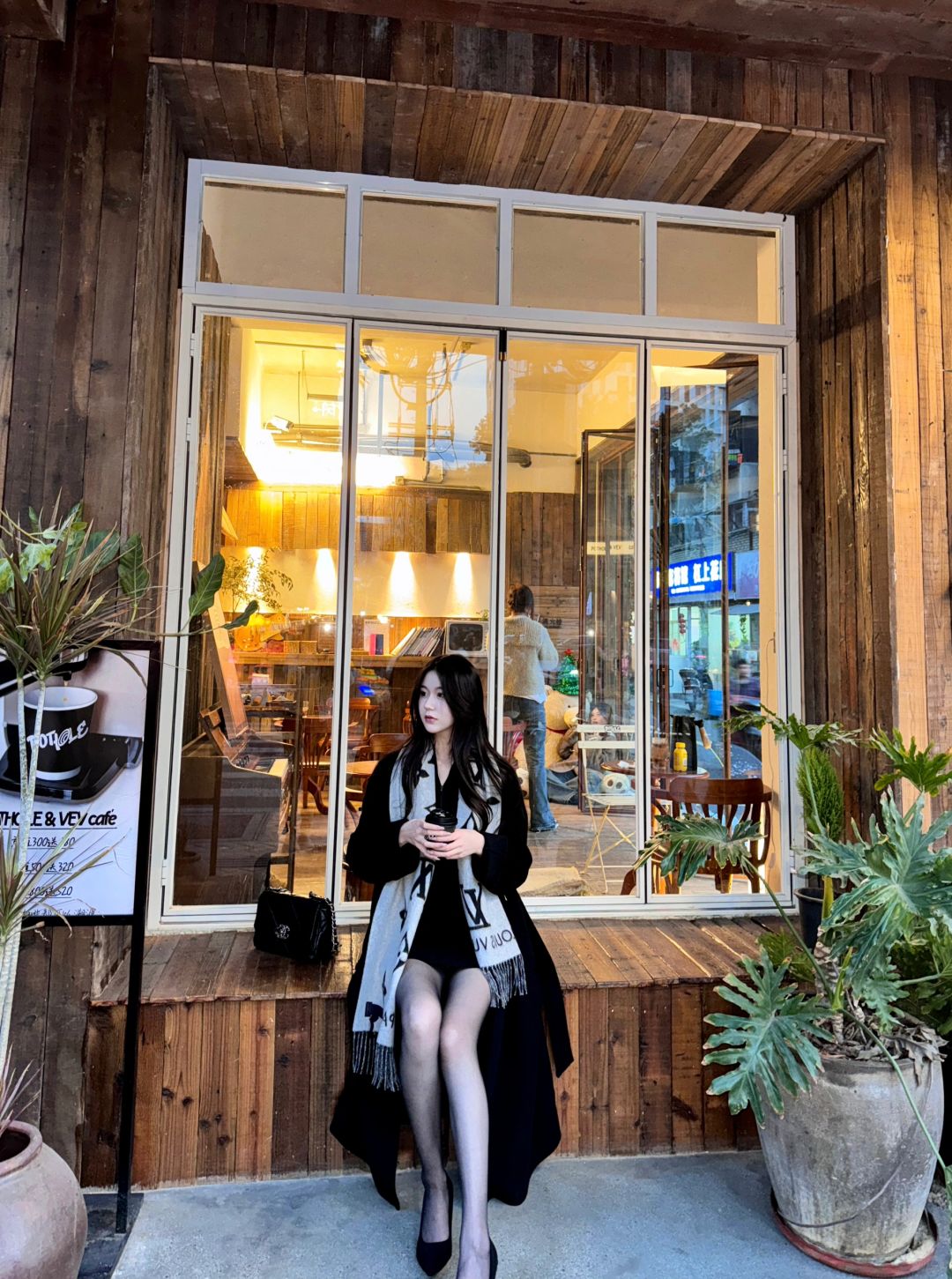 Chengdu/Chongqing-The POTHOLE&VEV coffee shop in Chengdu is expected to become the next tourist hotspot!