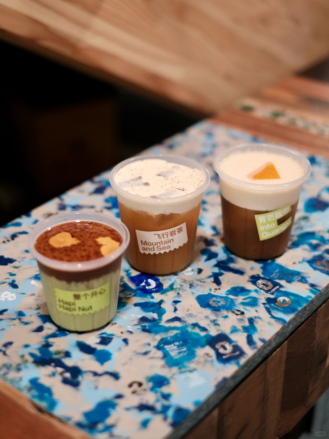 Shanghai/Hangzhou-Shanghai WITH SATURNBIRD Coffee Shop, a shop selling coffee and bread, is very popular among locals!