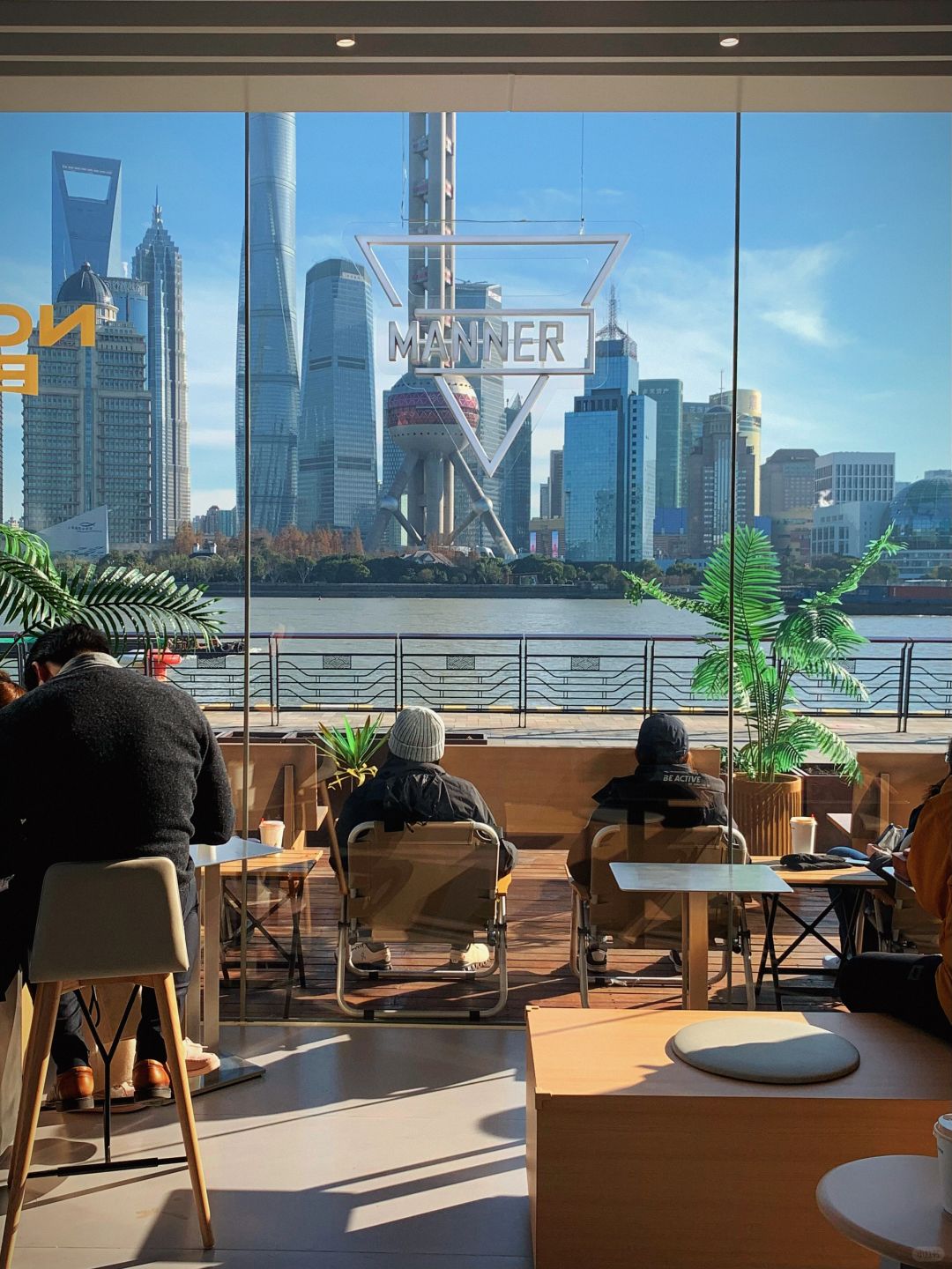 Shanghai/Hangzhou-Shanghai MANNER coffee shop, surrounded by French style glass windows on three sides, offers frameless river views!