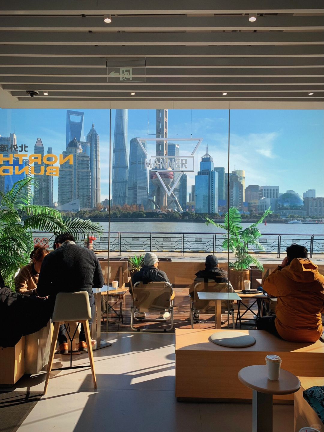 Shanghai/Hangzhou-Shanghai MANNER coffee shop, surrounded by French style glass windows on three sides, offers frameless river views!