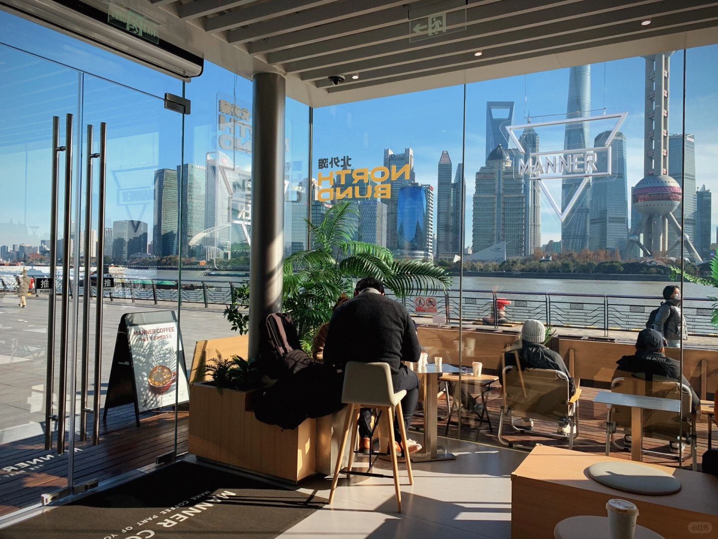 Shanghai/Hangzhou-Shanghai MANNER coffee shop, surrounded by French style glass windows on three sides, offers frameless river views!