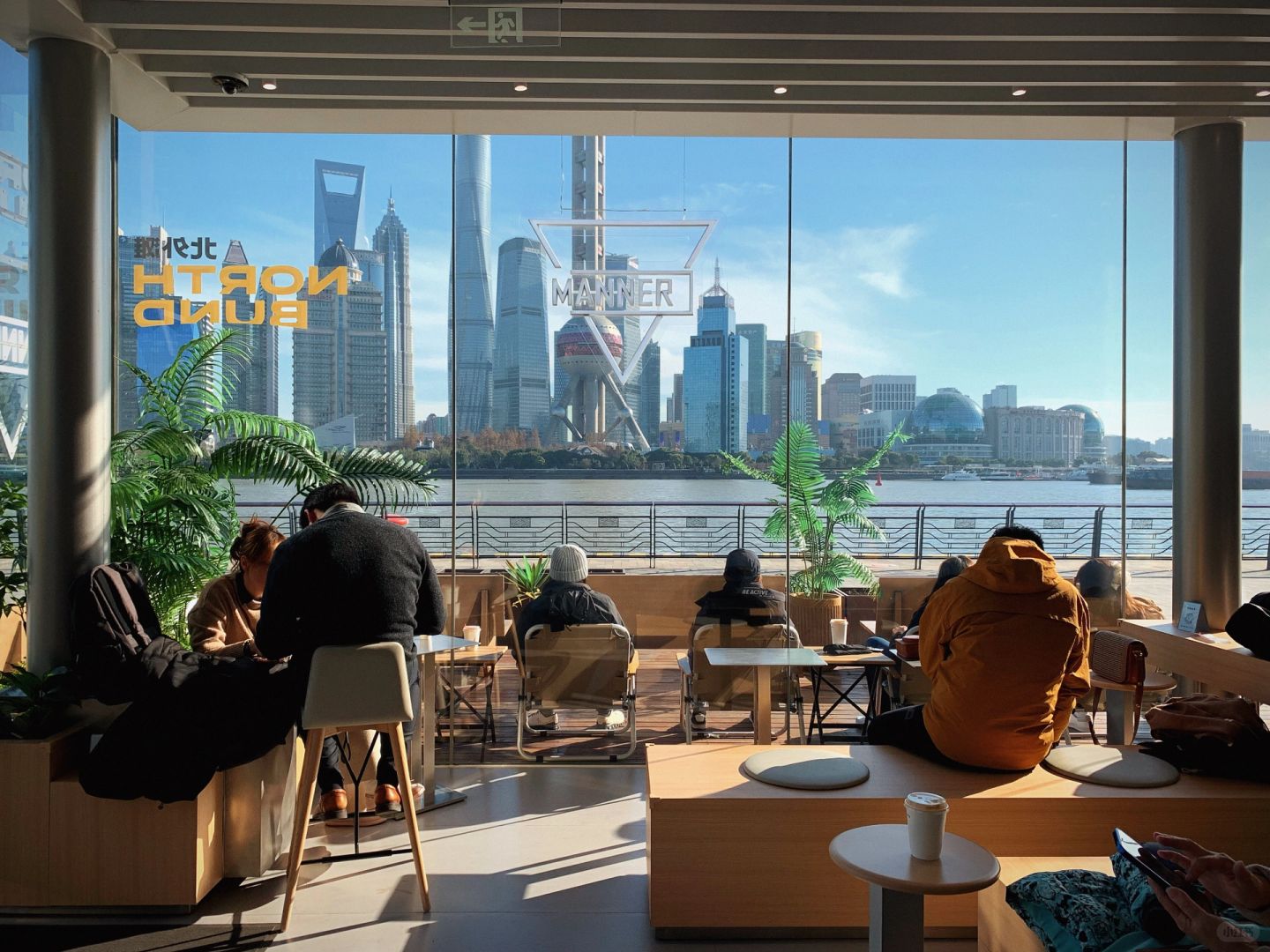 Shanghai/Hangzhou-Shanghai MANNER coffee shop, surrounded by French style glass windows on three sides, offers frameless river views!