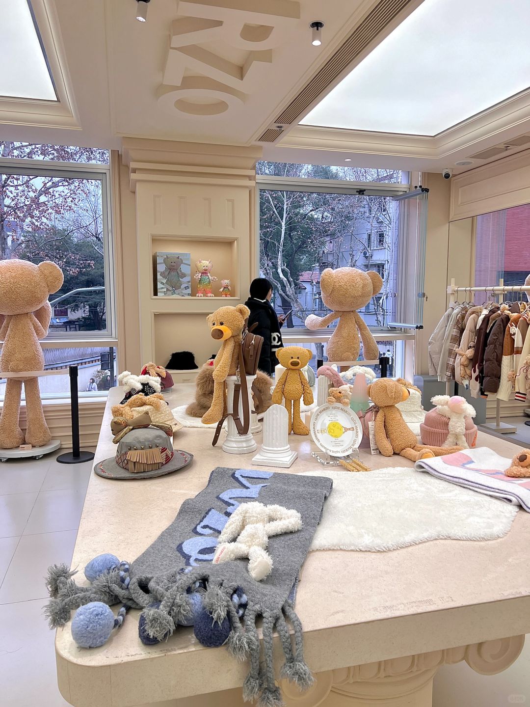 Shanghai/Hangzhou-Shanghai｜13DE MARZO Bear Coffee，There are many cute teddy bear dolls here!