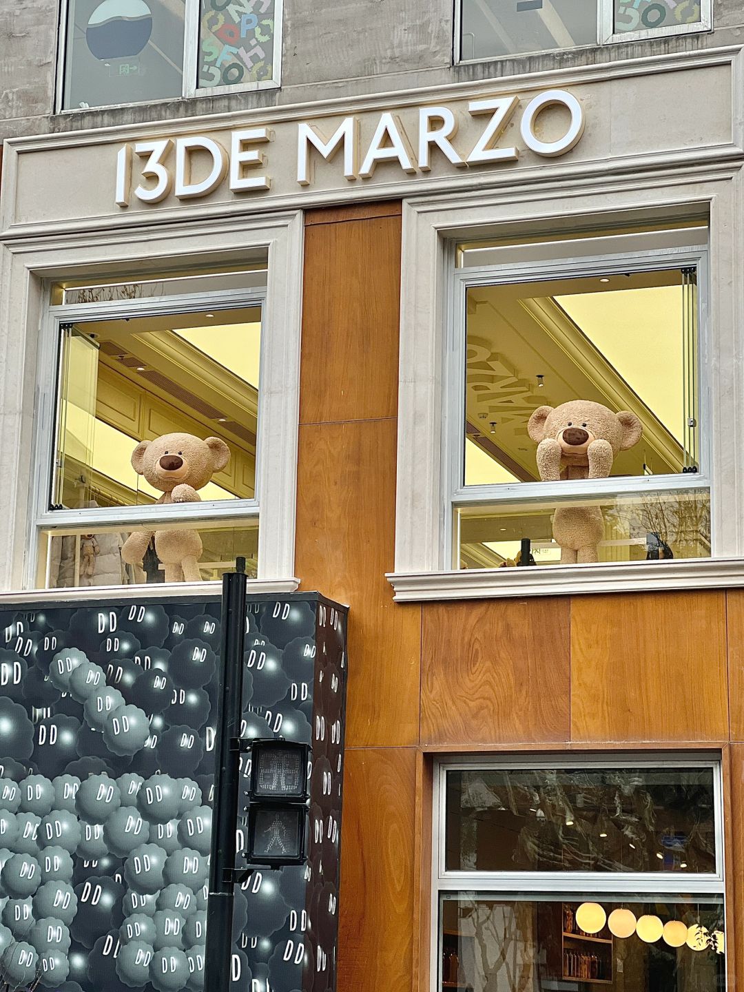 Shanghai/Hangzhou-Shanghai｜13DE MARZO Bear Coffee，There are many cute teddy bear dolls here!