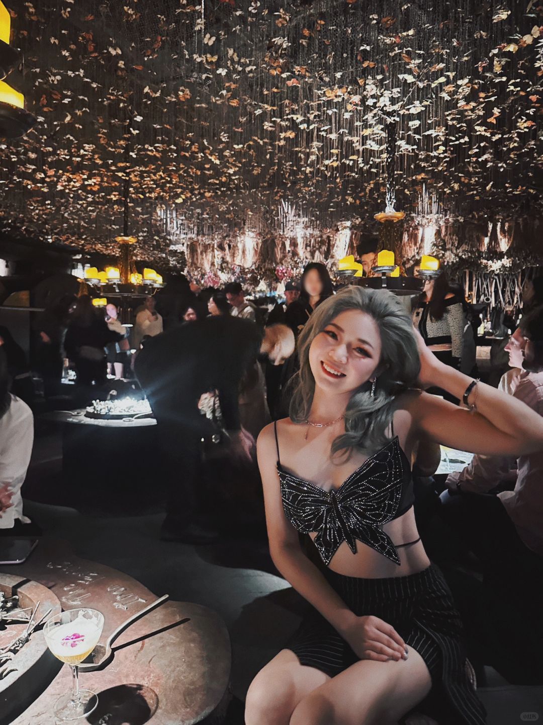 Hong kong-The Iron Fairies Bar in Hong Kong, many butterflies and wishing bottles, dancing unconsciously