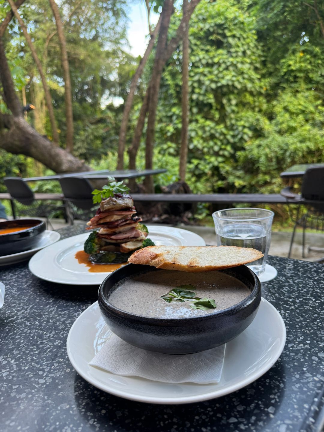 Singapore-PS.Cafe Harding Road in Singapore, Gives people the feeling of being in the forest！