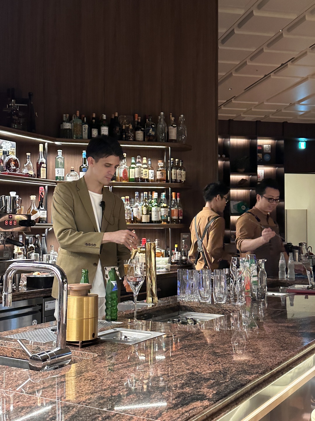 Osaka-Thai chain hotel in Namba Park and the CENTARA GRAND bar hotel
