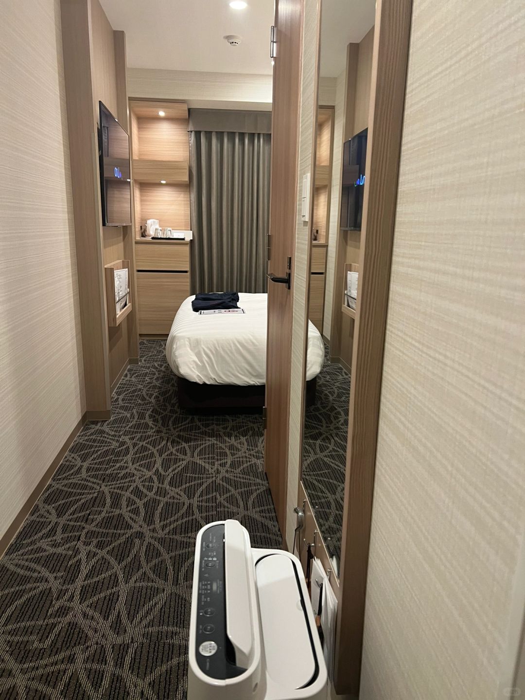 Tokyo-Hotel Shuranza Makuhari Bay in Chiba, Japan, the room is small but well-equipped with private hot springs