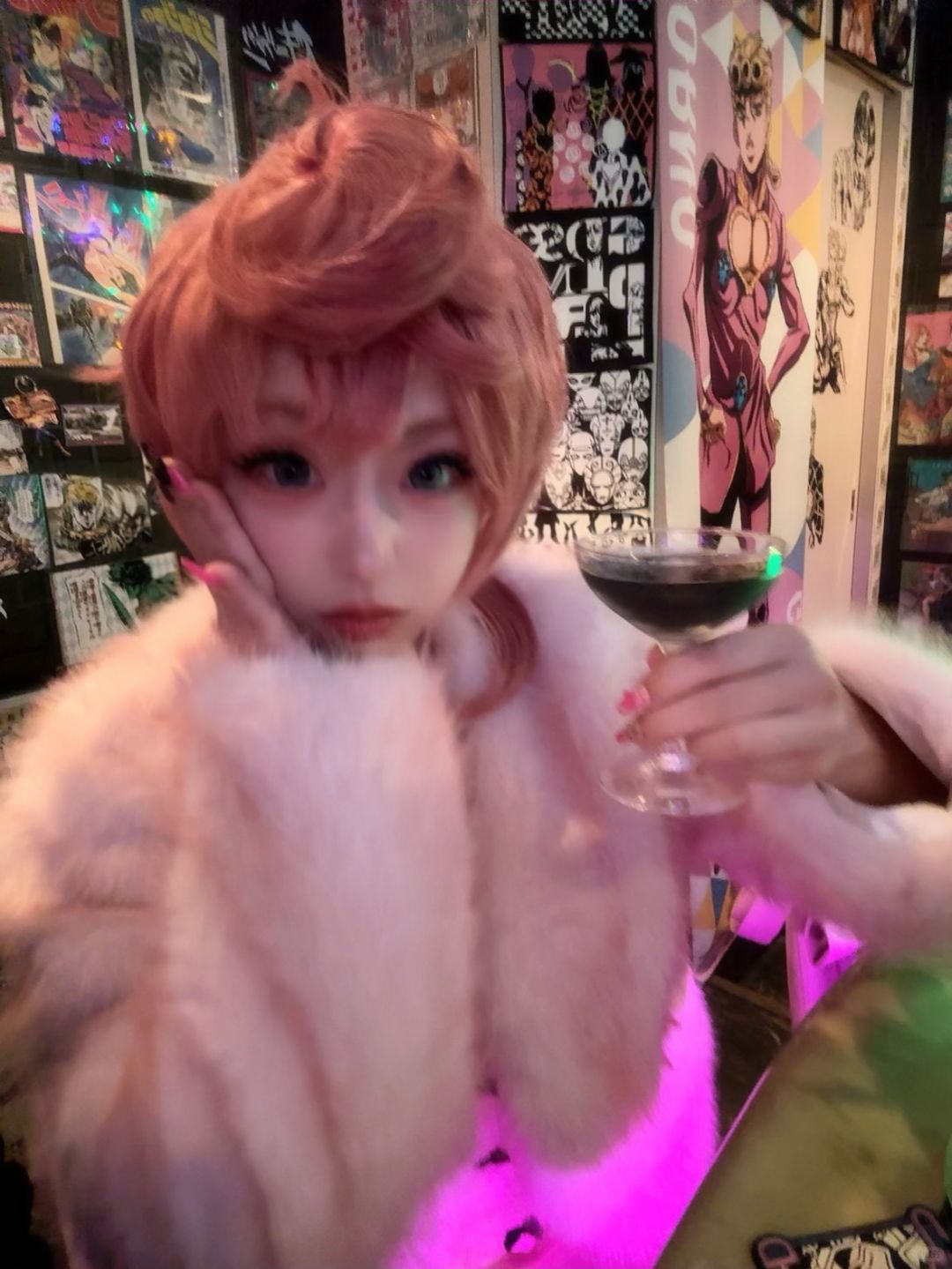 Osaka-jojo bar ジョジョバー金の风 with JoJo themed elements and  corresponding figures wine
