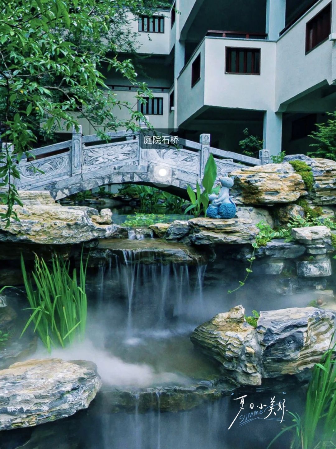 Changsha-Hunan Phoenix Xueqingji Hotel, a 360 degree panoramic french window allows you to enjoy the mountain scenery without any blind spots!