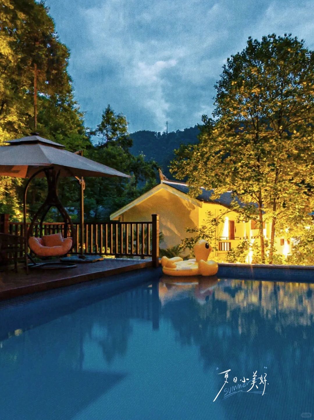 Changsha-Hunan Phoenix Xueqingji Hotel, a 360 degree panoramic french window allows you to enjoy the mountain scenery without any blind spots!