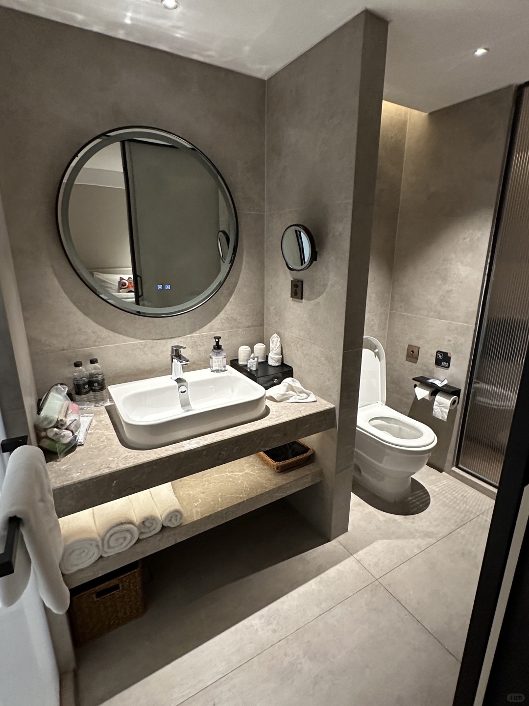 Changsha-The Hunan Phoenix Cultural Square Hotel has a very unique design, and the lighting details in the rooms are well done!