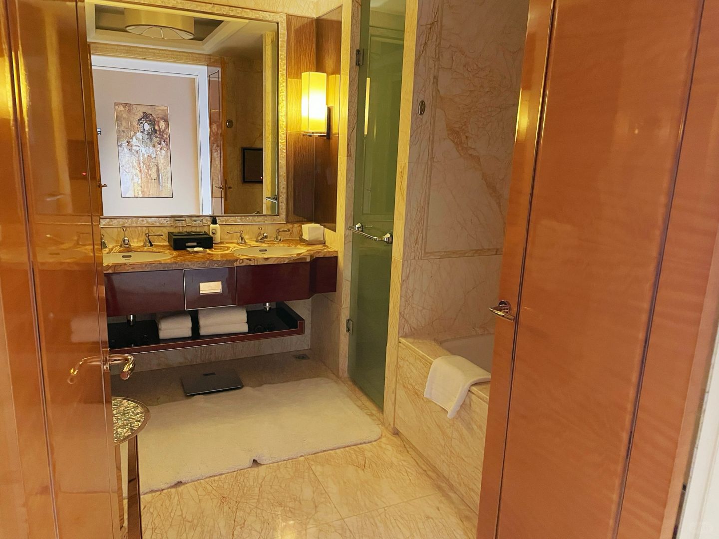 Chengdu/Chongqing-The Ritz Carlton Chengdu Hotel is the worst Ritz hotel in China, with very poor service!