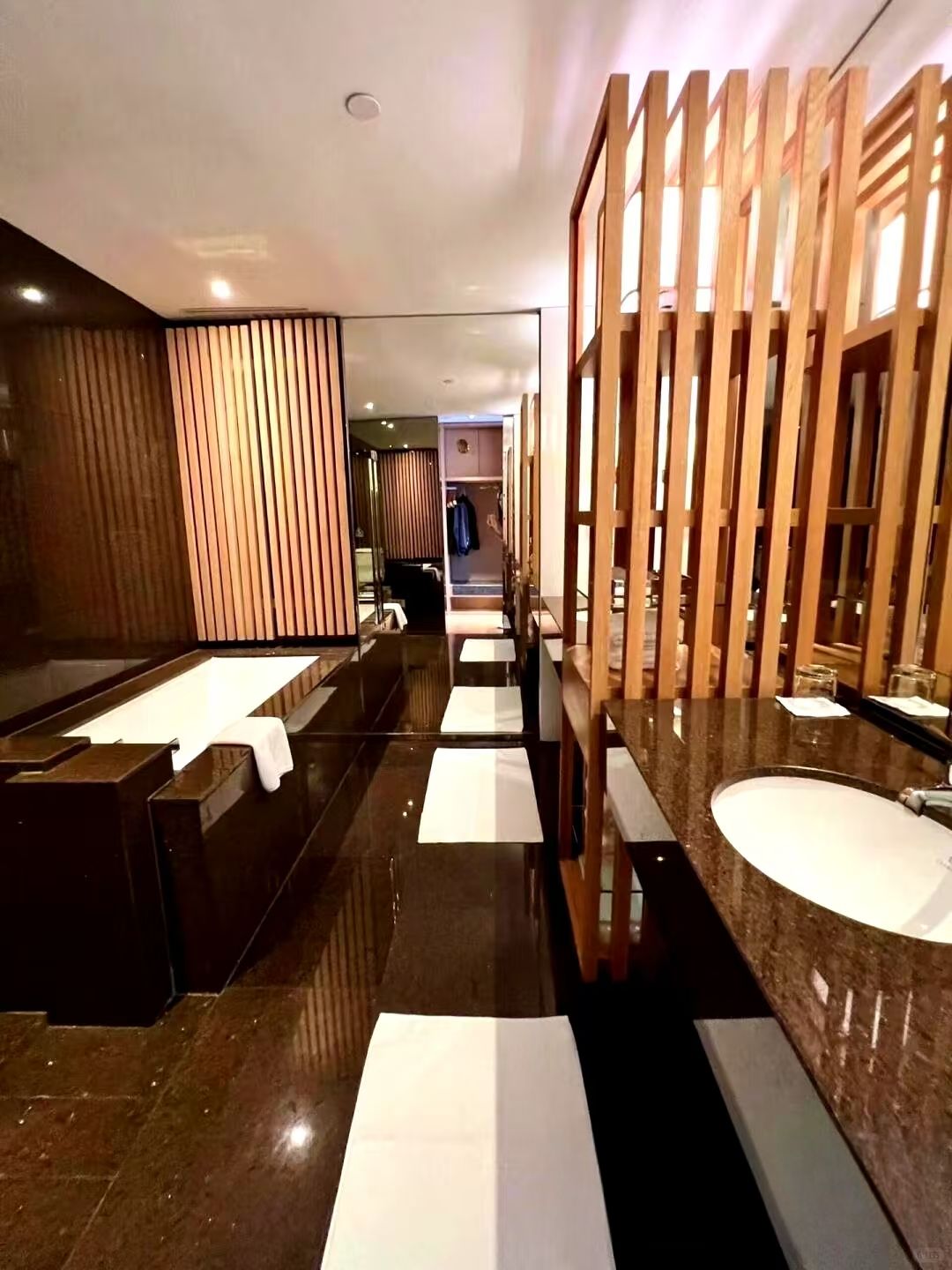 Chengdu/Chongqing-Chengdu Qunguang Grand Hyatt Hotel has seven restaurants and bars with different styles, offering authentic Sichuan cuisine!