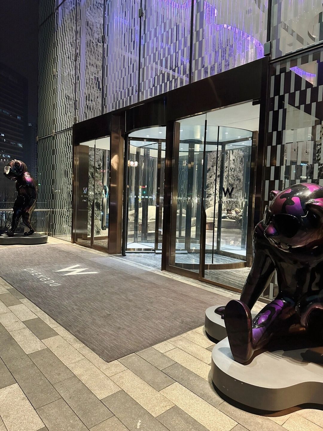 Chengdu/Chongqing-The overall design concept of the lobby of Chengdu W Hotel comes from Jiuzhaigou Valley Scenic and Historic Interest Area, which is amazing!