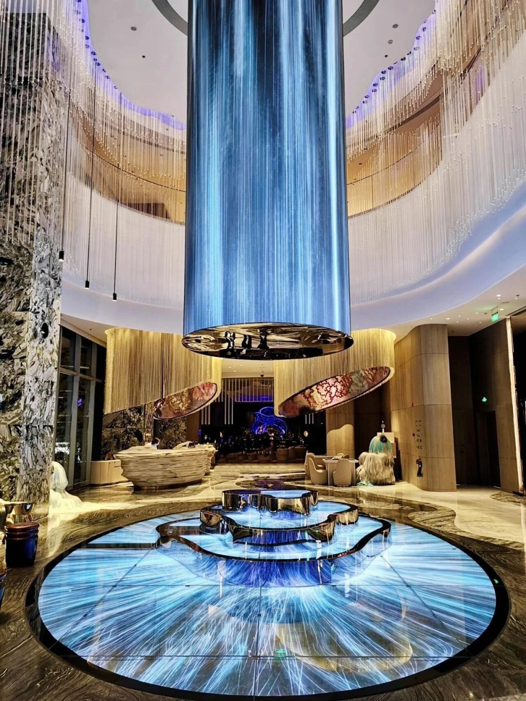 Chengdu/Chongqing-The overall design concept of the lobby of Chengdu W Hotel comes from Jiuzhaigou Valley Scenic and Historic Interest Area, which is amazing!