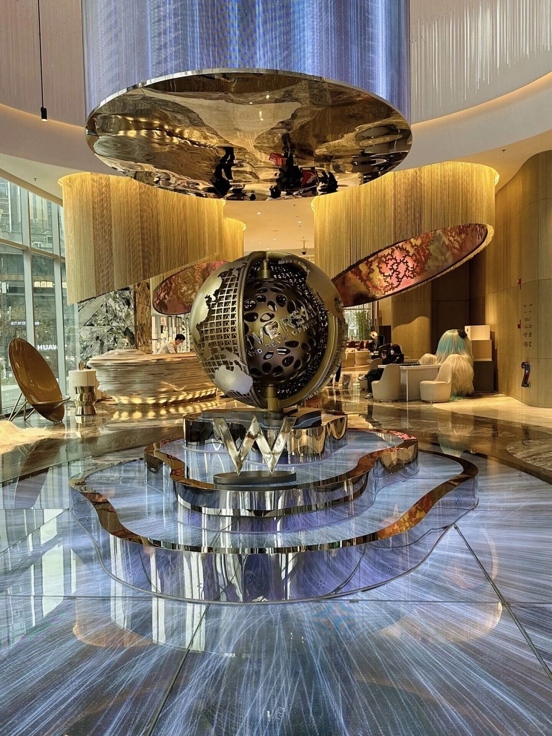 Chengdu/Chongqing-The overall design concept of the lobby of Chengdu W Hotel comes from Jiuzhaigou Valley Scenic and Historic Interest Area, which is amazing!
