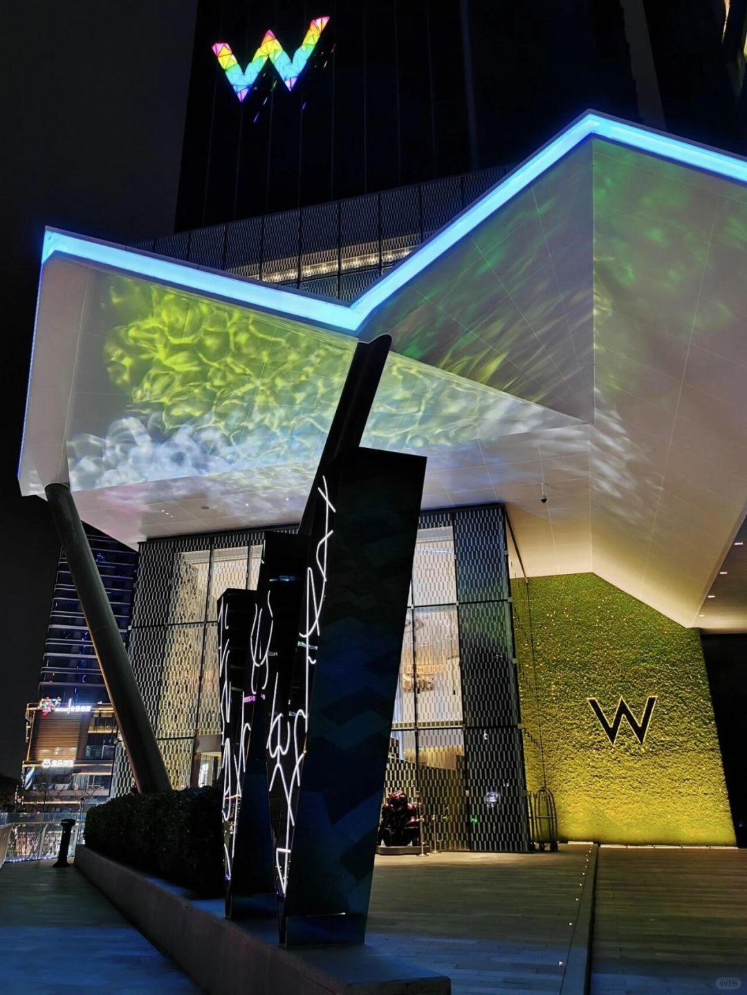 Chengdu/Chongqing-The overall design concept of the lobby of Chengdu W Hotel comes from Jiuzhaigou Valley Scenic and Historic Interest Area, which is amazing!