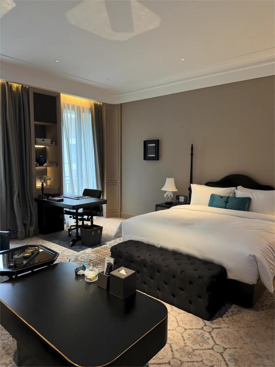 Chengdu/Chongqing-The Chengdu Yaotang Mansion Hotel features playful and complex retro ceramic tile decorations that blend Republican and French styles!