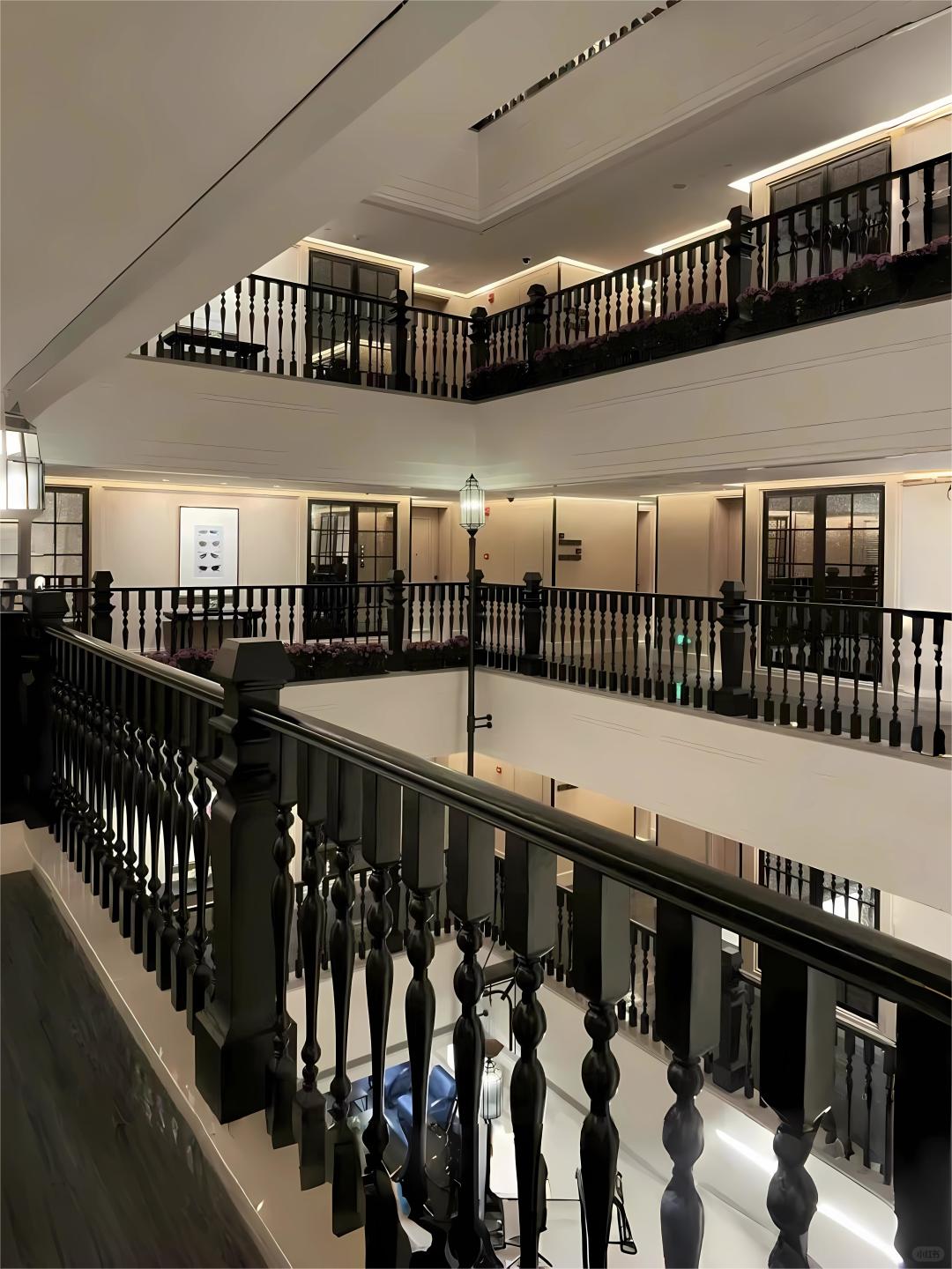 Chengdu/Chongqing-The Chengdu Yaotang Mansion Hotel features playful and complex retro ceramic tile decorations that blend Republican and French styles!