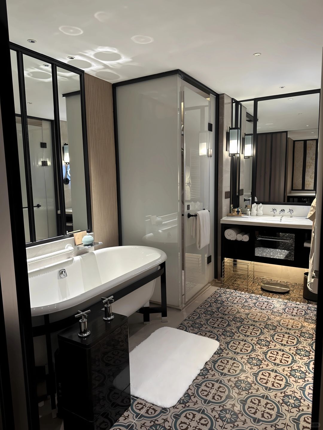 Chengdu/Chongqing-The Chengdu Yaotang Mansion Hotel features playful and complex retro ceramic tile decorations that blend Republican and French styles!