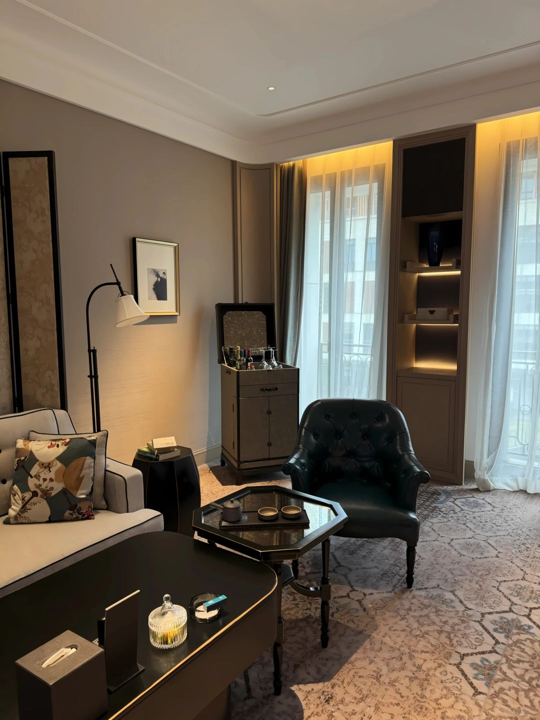 Chengdu/Chongqing-The Chengdu Yaotang Mansion Hotel features playful and complex retro ceramic tile decorations that blend Republican and French styles!
