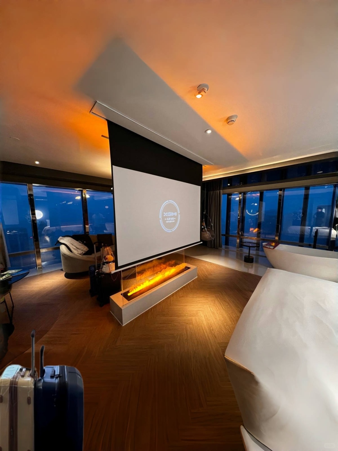 Chengdu/Chongqing-At ISEYA Shiye High Altitude Hotel in Chengdu, you can enjoy a high-altitude night view bubble bath at night!