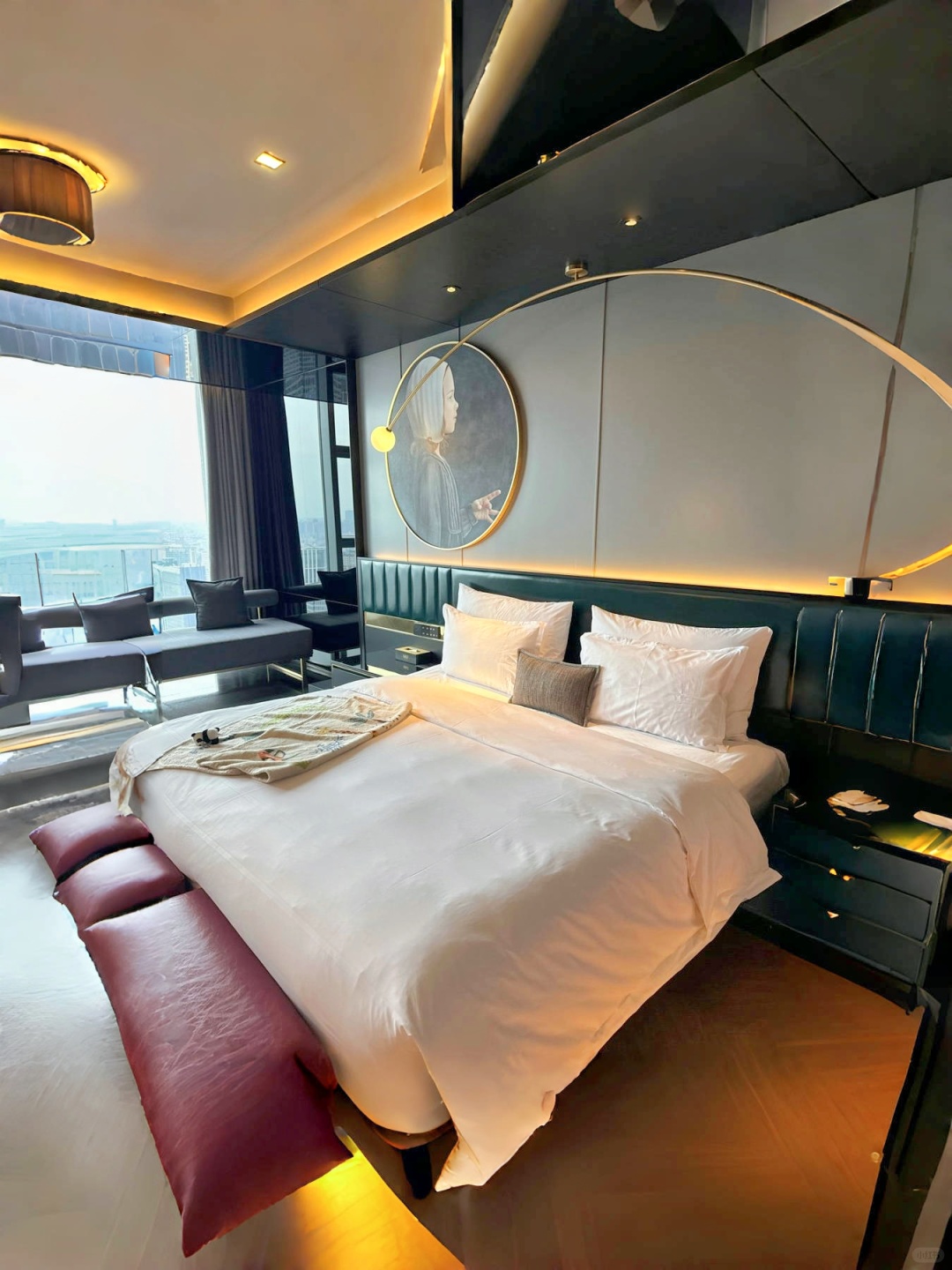 Chengdu/Chongqing-At ISEYA Shiye High Altitude Hotel in Chengdu, you can enjoy a high-altitude night view bubble bath at night!