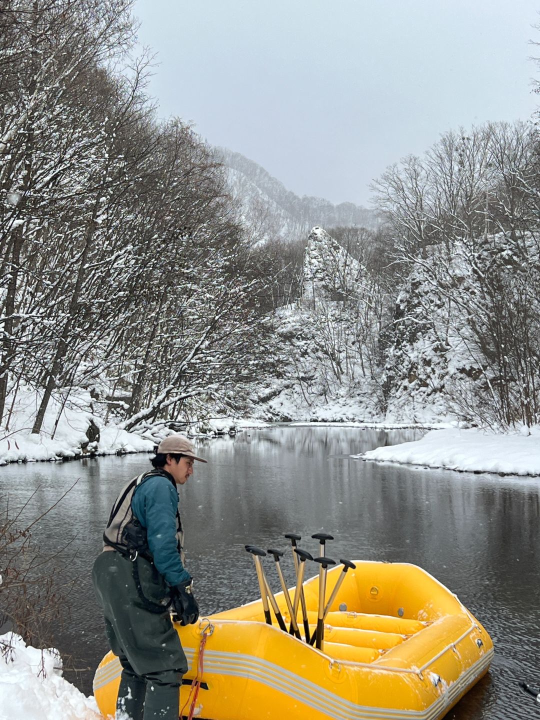 Sapporo/Hokkaido-Jozankei Snow Rafting:beautiful falling snow,talkative and friendly guys, rich hot spring  resources