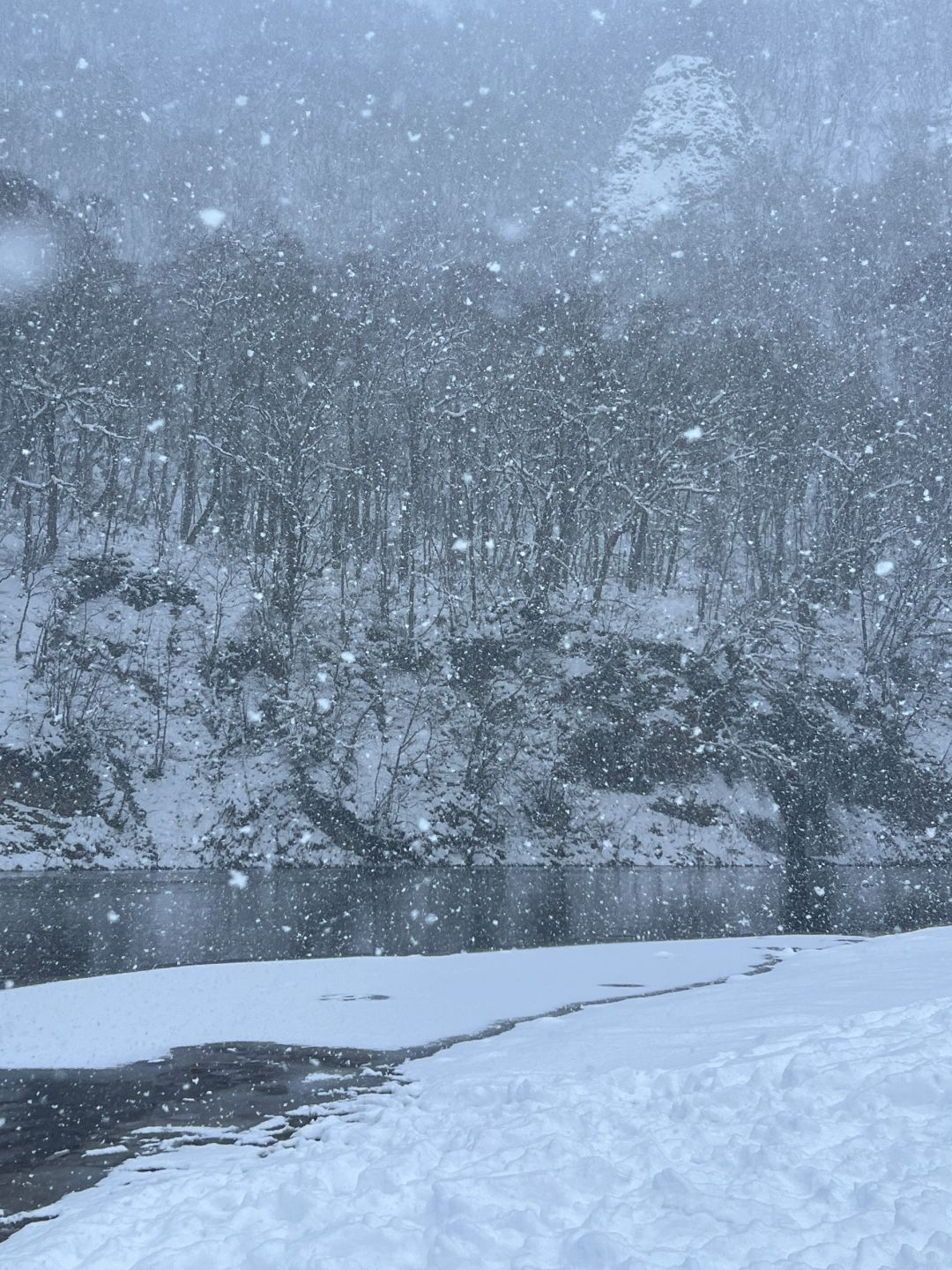 Sapporo/Hokkaido-Jozankei Snow Rafting:beautiful falling snow,talkative and friendly guys, rich hot spring  resources