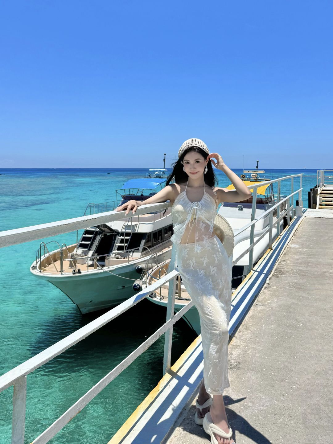 Okinawa-The jelly sea in Nagaru Island has its own filter:crystal clear sea water,turtles and sharks