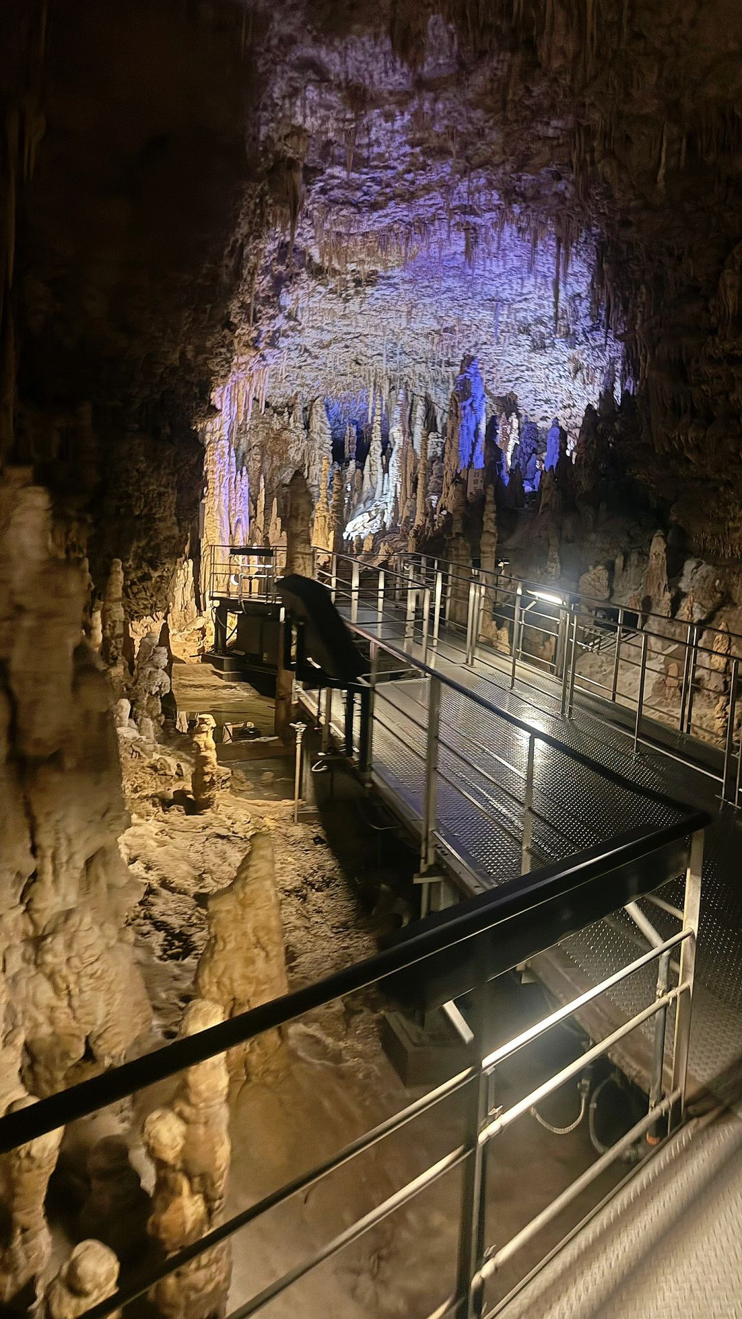 Okinawa-Sharing Family Attractions:Gyokusen Cave Sharing Family Attractions ,free parking