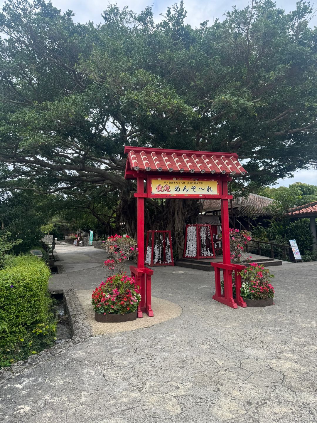Okinawa-Sharing Family Attractions:Gyokusen Cave Sharing Family Attractions ,free parking