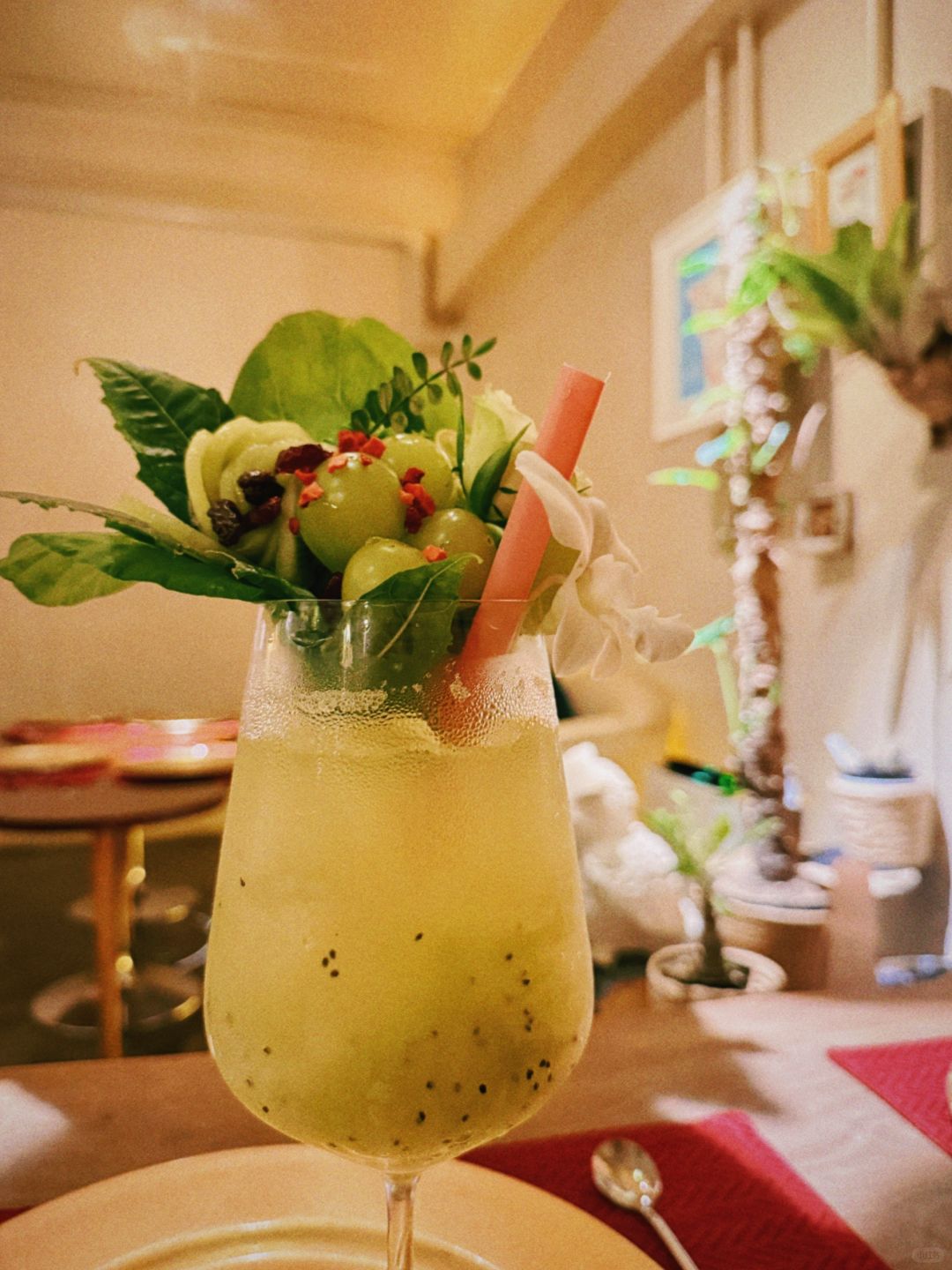 Okinawa-BAR Owl バーアウル,famous for its super large fruit cocktails