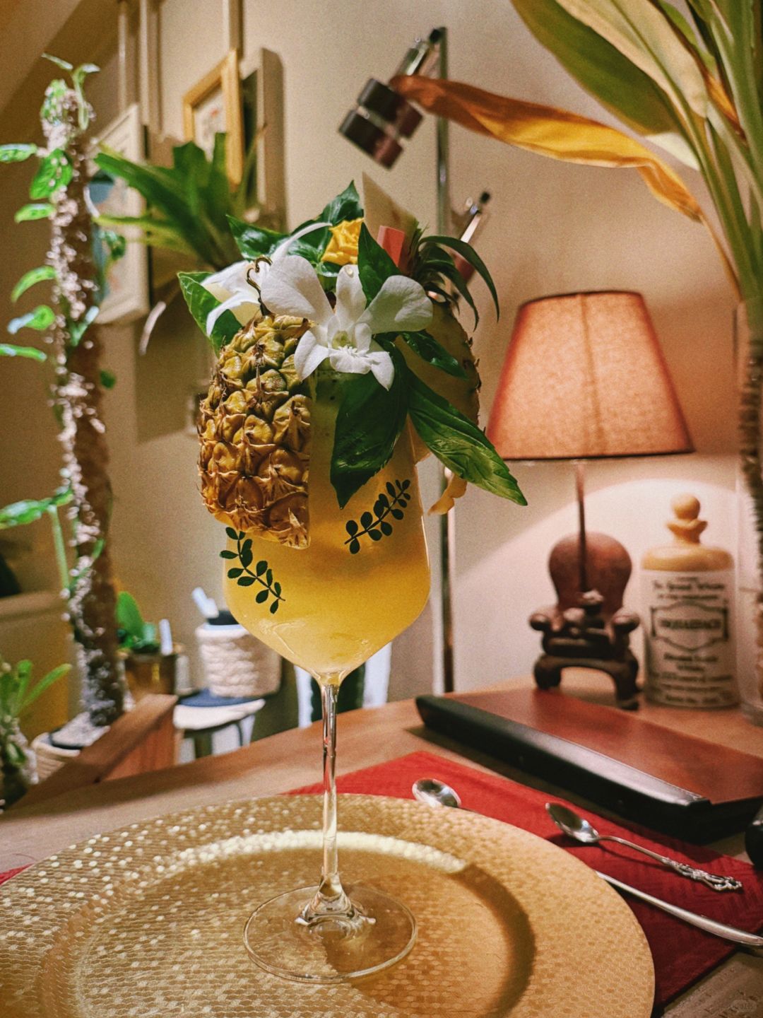 Okinawa-BAR Owl バーアウル,famous for its super large fruit cocktails