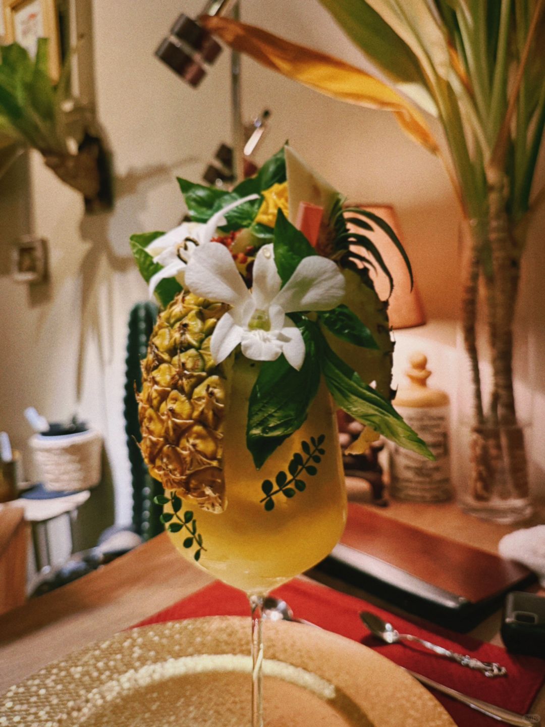 Okinawa-BAR Owl バーアウル,famous for its super large fruit cocktails
