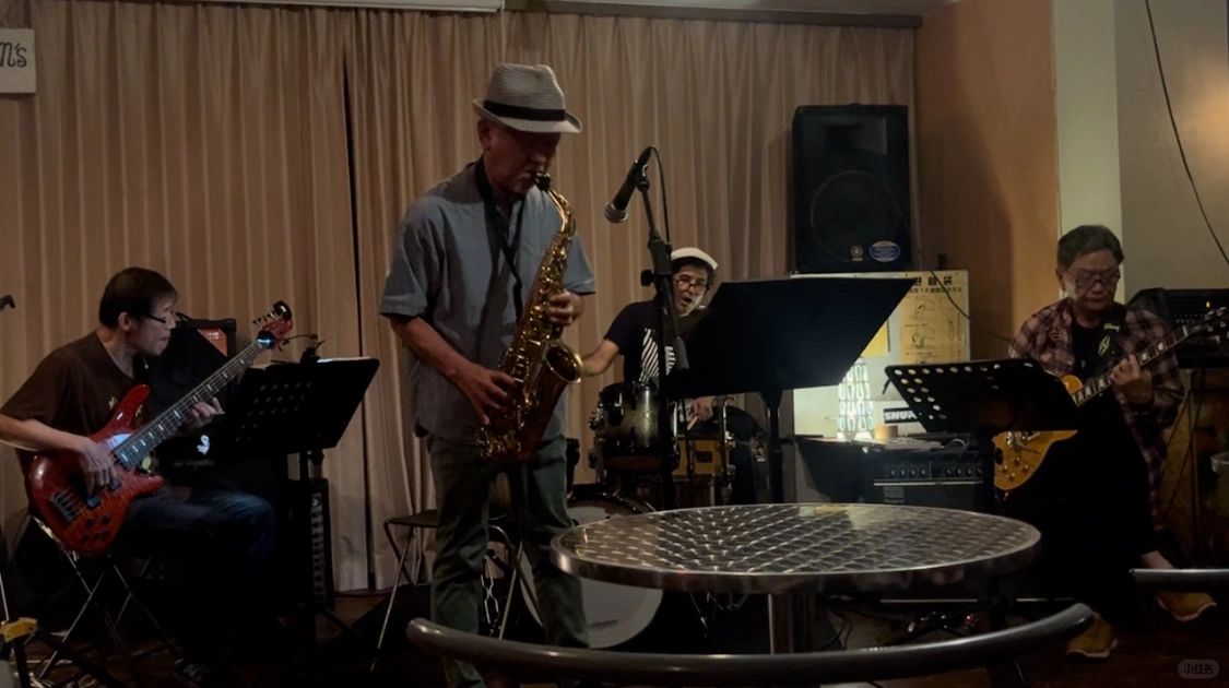 Okinawa-SOUND M'S ,a jazz bar with interesting music