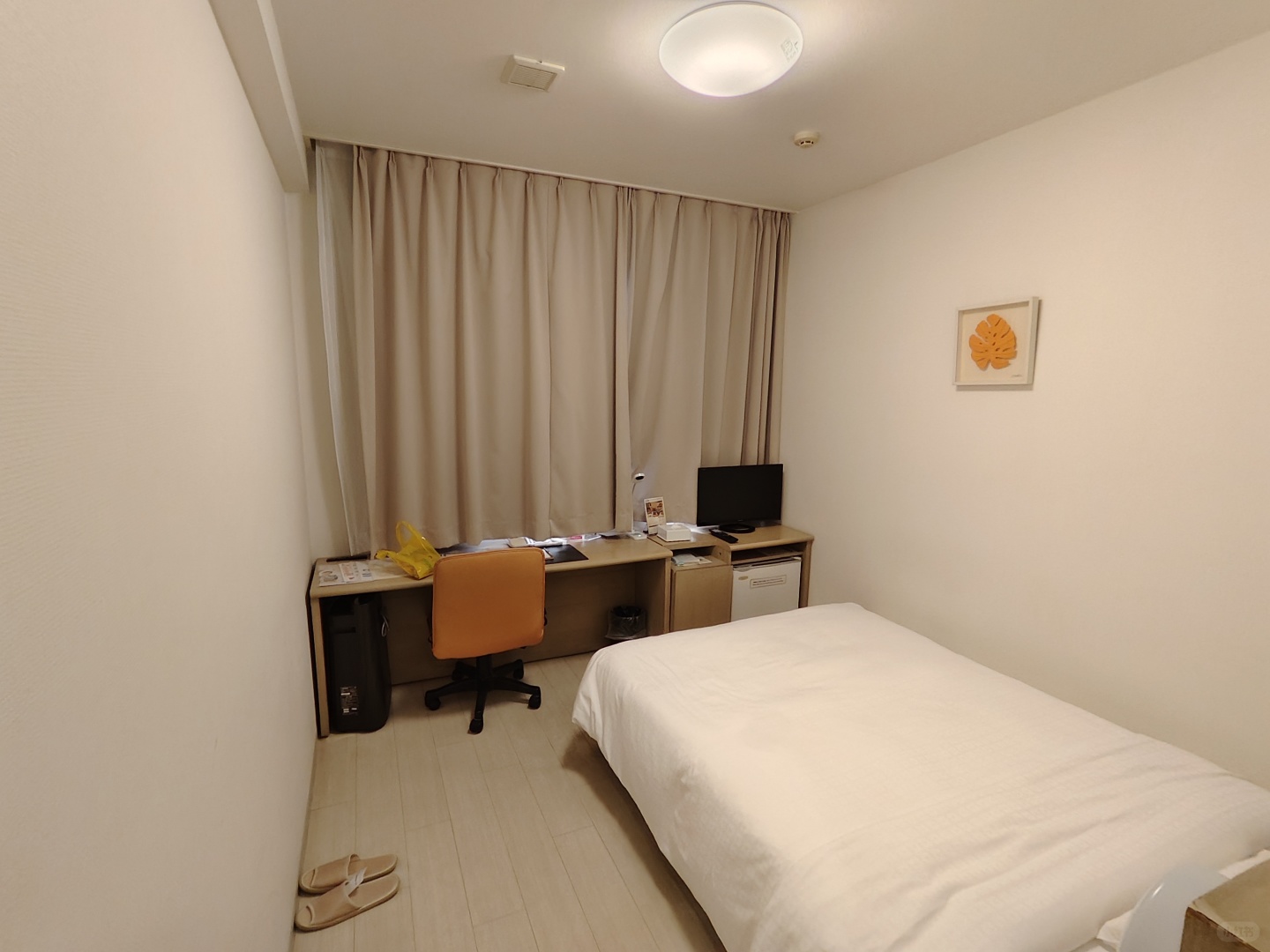 Okinawa-Smile Hotel in Naha:a chain hotel with a small refrigerator,face towels, cotton swabs, sponges and so on