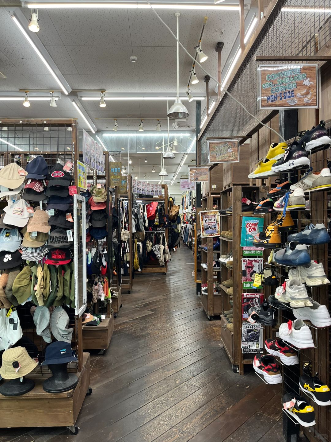 Okinawa-Recommend second -hand stores in Naha:jaBBer,2nd Street Akaling,Book Offand and  Manga Souko  store