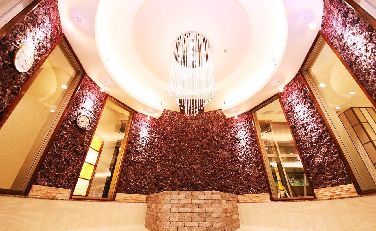Tokyo-Free red hot springs with the most delicious food,game consoles,awesome rock baths
