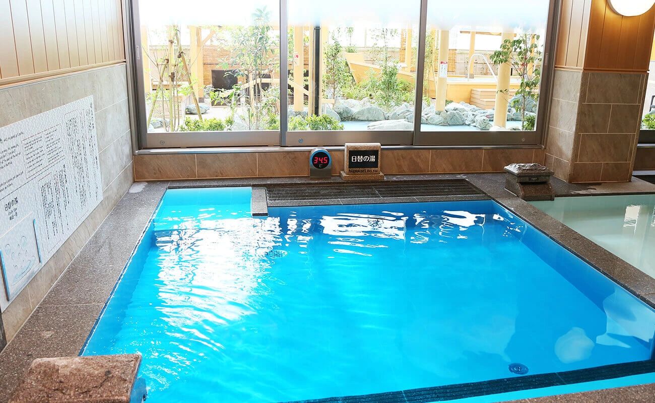 Tokyo-Free red hot springs with the most delicious food,game consoles,awesome rock baths