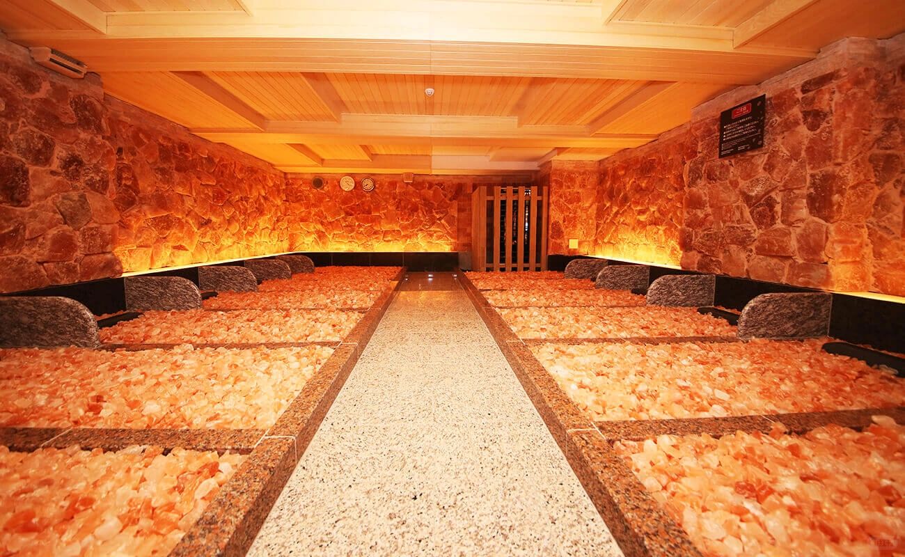 Tokyo-Free red hot springs with the most delicious food,game consoles,awesome rock baths