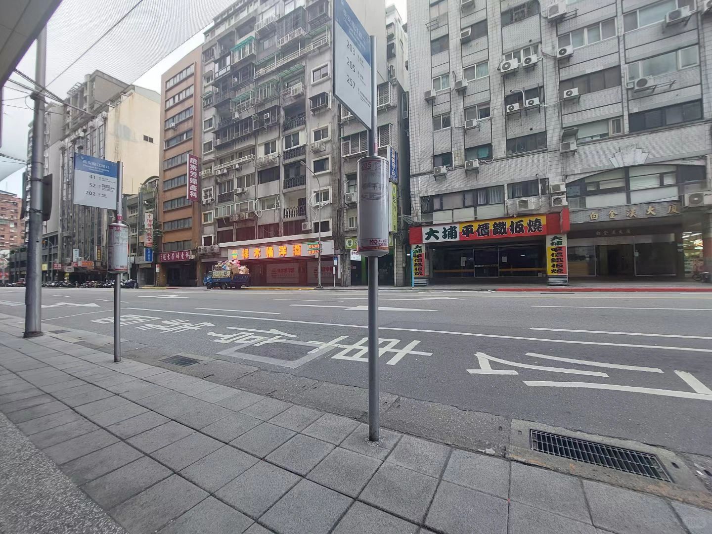 Taiwan-Traveling between Taipei and Taoyuan, locals speak gently and treat people politely