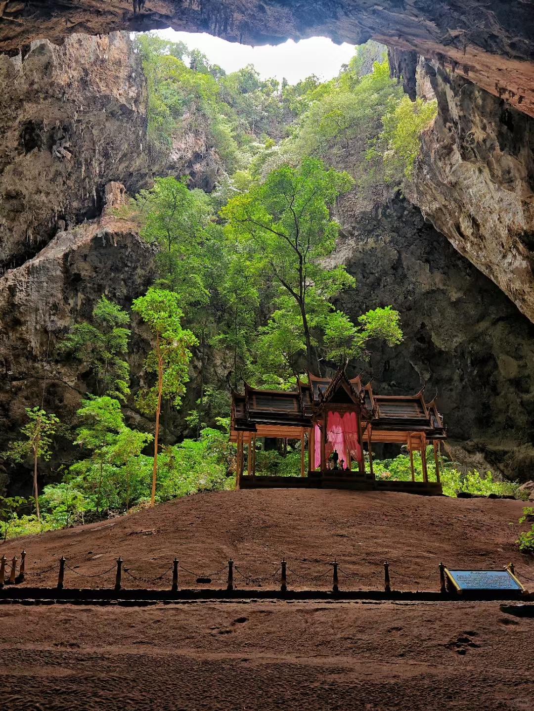 Hua Hin-Phraya Nakhon Cave, ?deep in the mountain valley of Sam Yod National Park