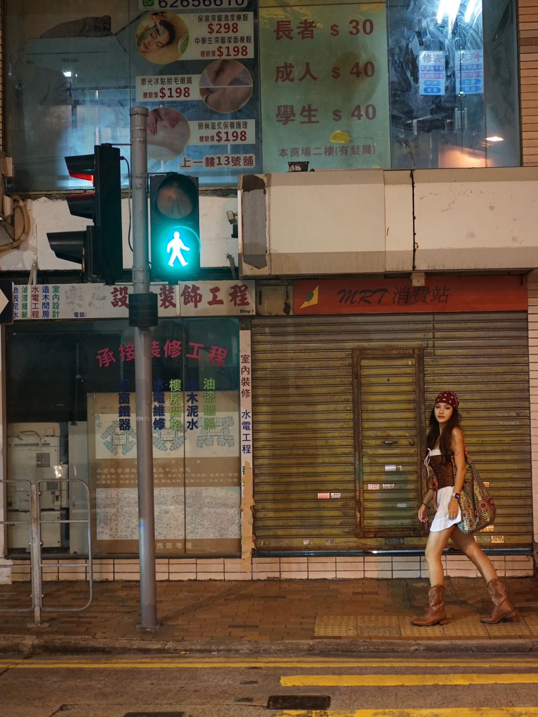Hong kong-A girl dressed as a pirate walking tour in Sheung Wan, ?‍☠️Hong Kong at Halloween night