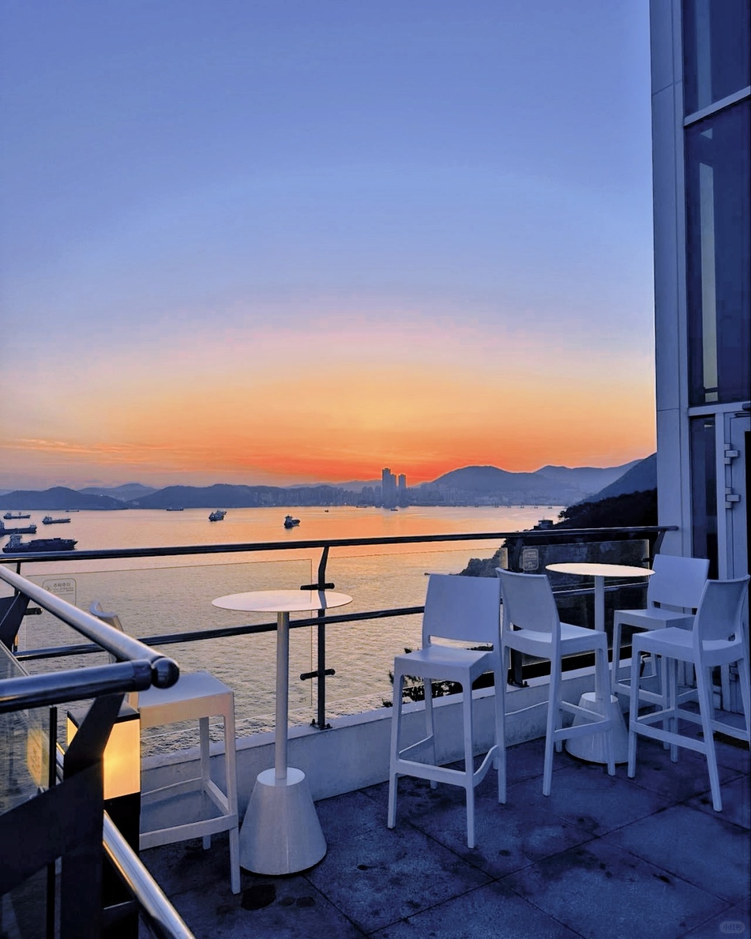 Busan/Jeju-Thrill on the Mug, ?Sunset jazz restaurant in Busan, South Korea, has a stunning view