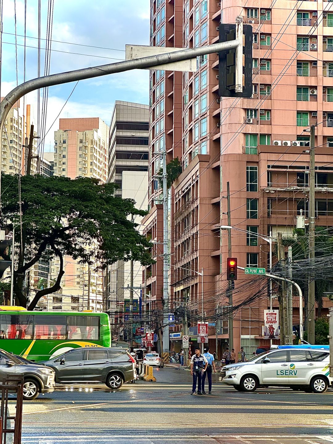 Manila/Luzon-A safe travel guide to Manila: ?fresh air during the day and Grand Theft Auto at night